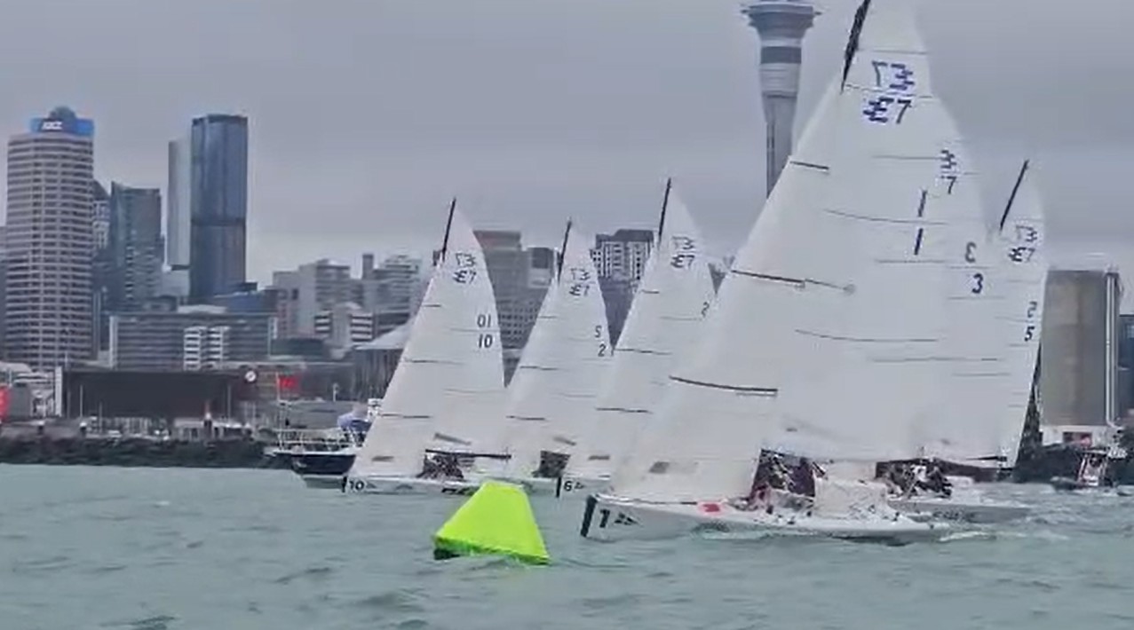 Keelboats rounding a Sentenal off Auckland
